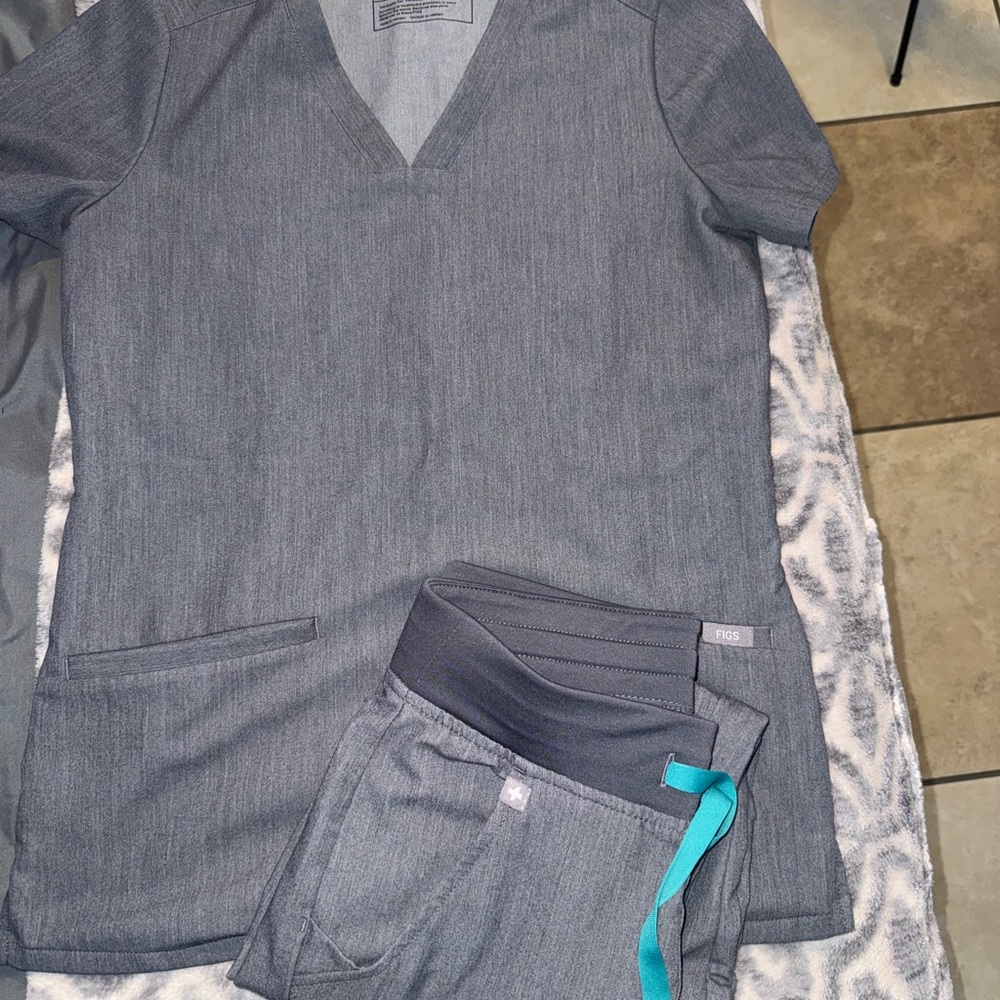 Figs Charcoal Technical Scrub Top